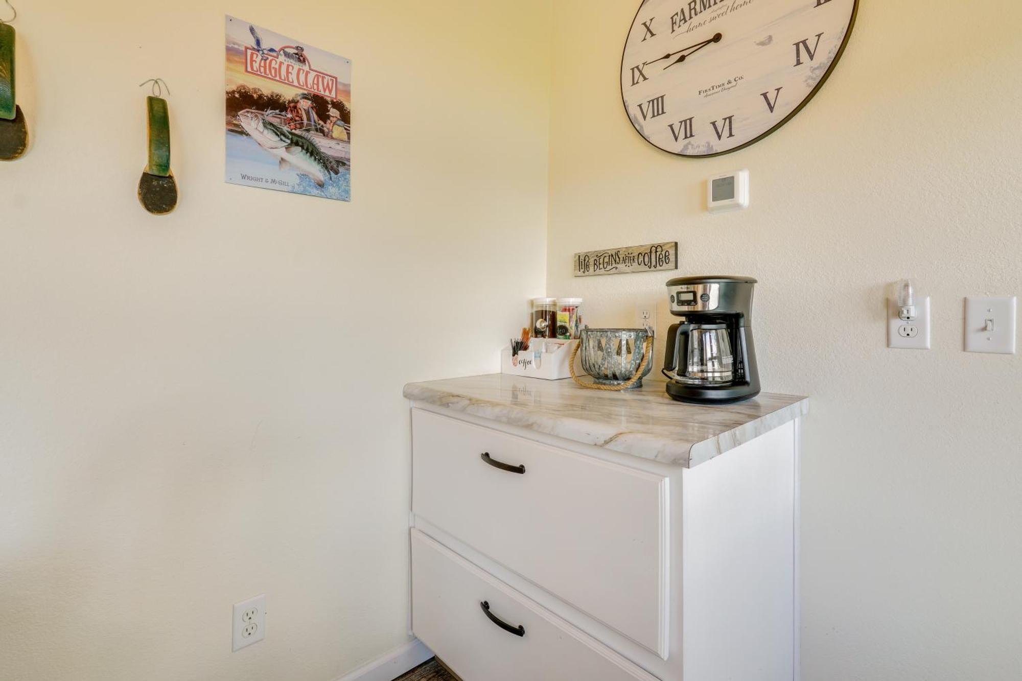 Howe Retreat With Fire Pit And Private Boat Dock! Extérieur photo