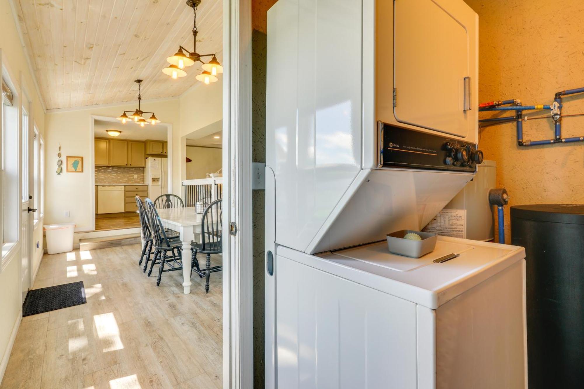 Howe Retreat With Fire Pit And Private Boat Dock! Extérieur photo