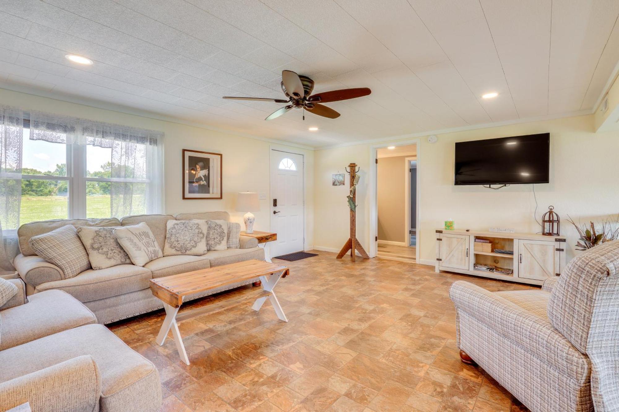 Howe Retreat With Fire Pit And Private Boat Dock! Extérieur photo