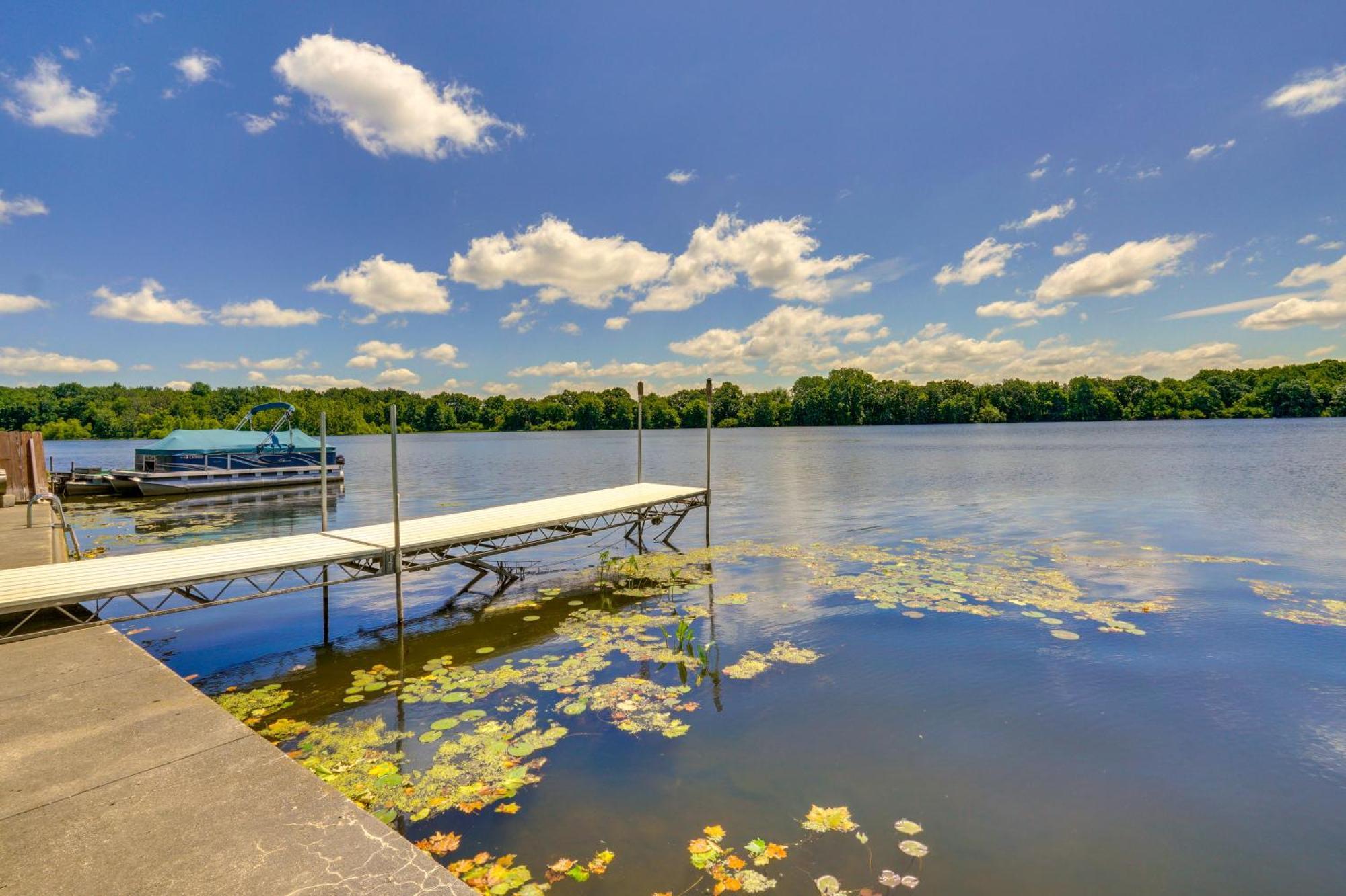 Howe Retreat With Fire Pit And Private Boat Dock! Extérieur photo