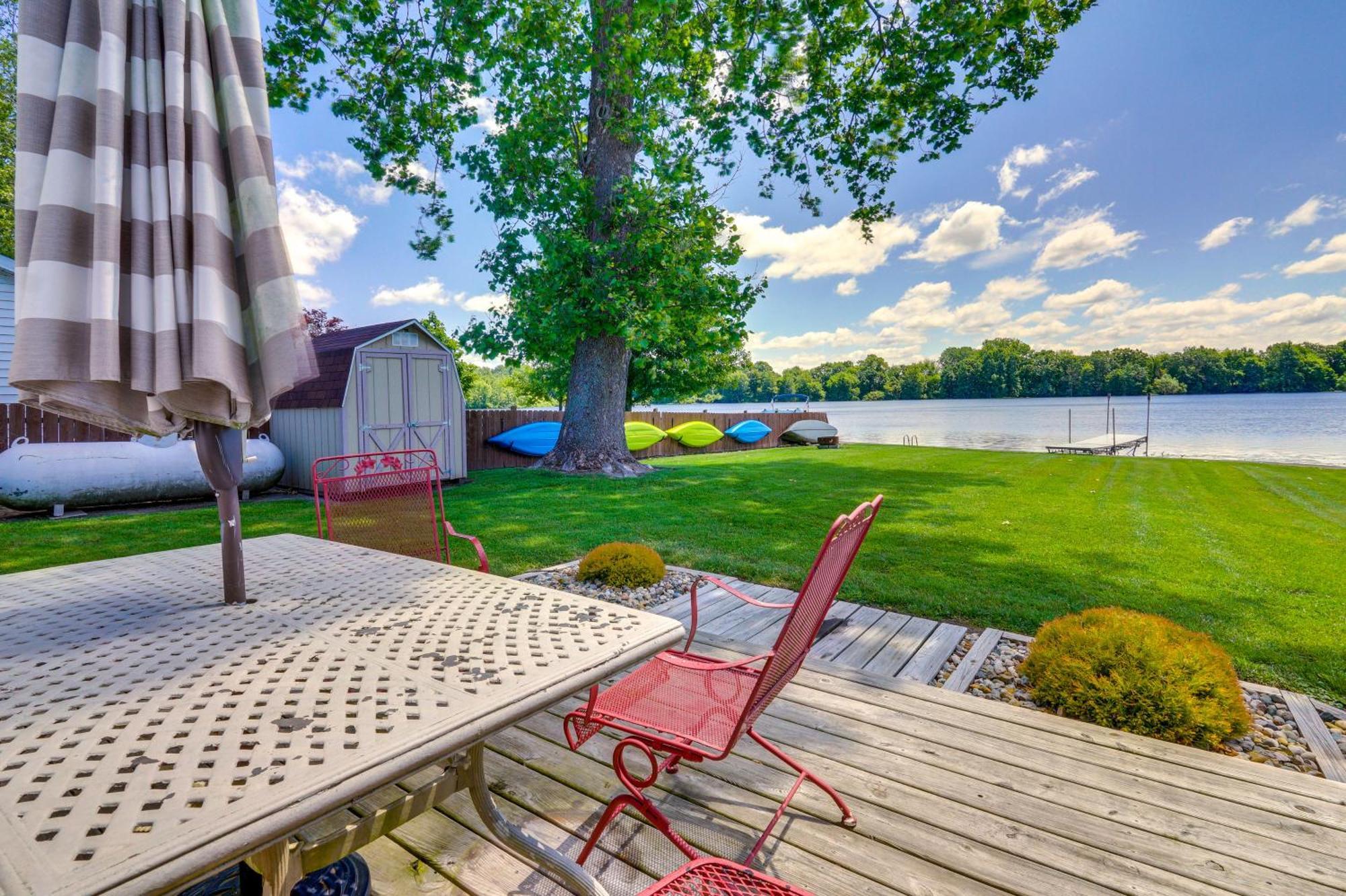 Howe Retreat With Fire Pit And Private Boat Dock! Extérieur photo