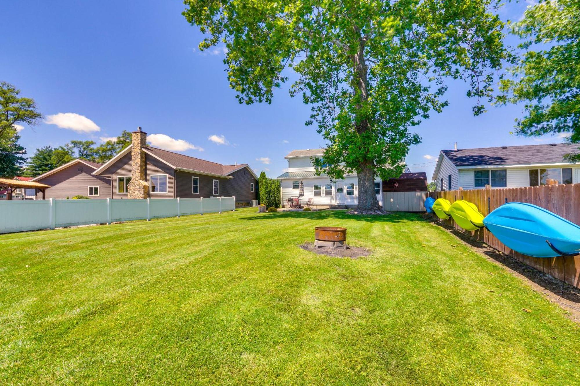 Howe Retreat With Fire Pit And Private Boat Dock! Extérieur photo